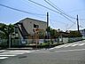 周辺：認可保育園。周囲には公園が多く、自然に触れながらのびのびと過ごせる環境が整っています。