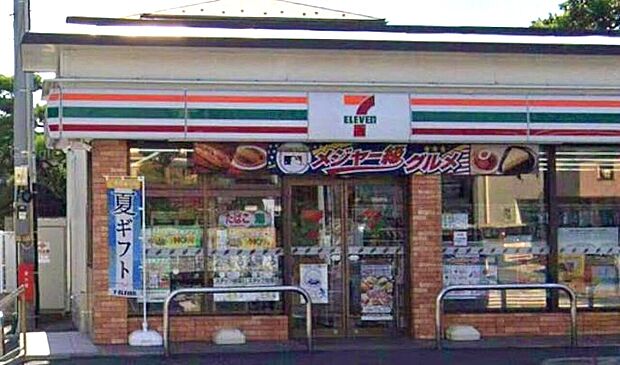 小菅ケ谷の風景に馴染む、洗練されたライフステーション。最新のトレンドアイテムが揃い、日常の動線上でスマートに自分をアップデートできる、24時間変わらぬホスピタリティが魅力です。