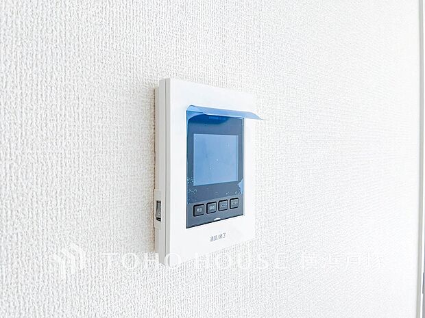 【TVモニタ付きインターホン】誰が来てもわかる様にモニター付きインターホンを設置。快適と安らぎを合わせた優しい設計。