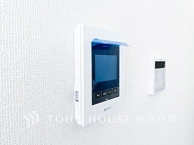 【TVモニタ付きインターホン】誰が来てもわかる様にモニター付きインターホンを設置。快適と安らぎを合わせた優しい設計。