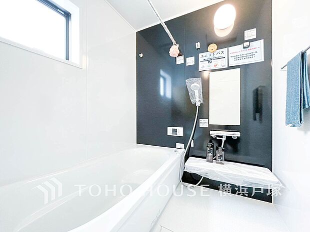 【Bathroom】快適な使い心地とゆとりある空間が1日の疲れを解きほぐすバスルーム。空間も浴槽もゆったりのびのび使えるゆとり設計。広く感じるゆとり設計で快適なリラックスタイムを過ごせます。