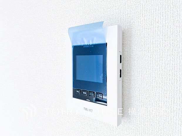 訪問者を玄関まで行かずに確認できます。嫌な訪問者と直接接触しないためトラブルを避けられます。