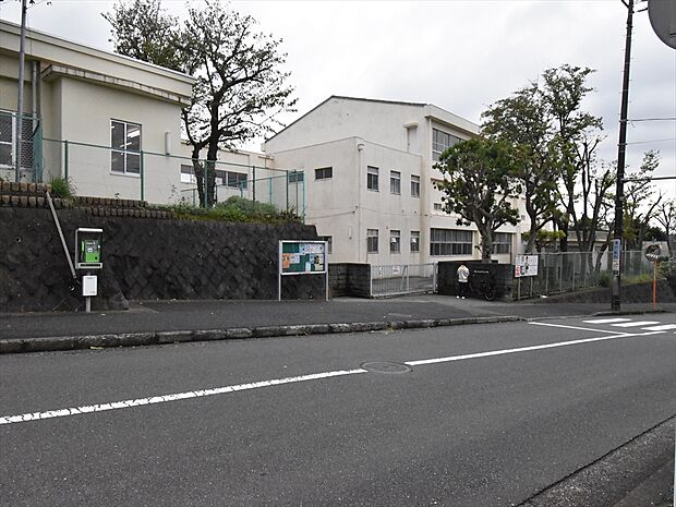 横浜市立日野南小学校(450m)