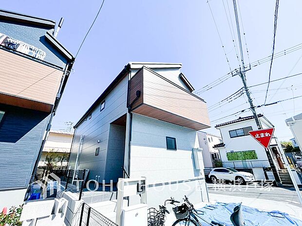 【Appearance】時代の流れに惑わされないカラートーンで街並みに溶け込む外観は絶妙なコントラストで輝きを放ちます。