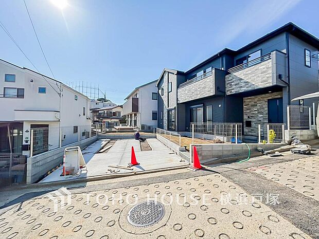 【Frontal road】洗練されたデザインが映える外観。街並みに溶け込みながらも、圧倒的な存在感を放ち、帰るたびに心が弾む美しさ。