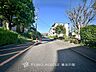 周辺：【Frontal road】家の良し悪しだけでなく周辺環境も重要なポイント。永く暮らすためには大切な要素です。