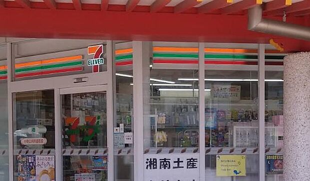 駅の鼓動にリンクするスマートステーション。海へ向かう高揚感や帰路の動線を、軽やかに、スピーディーに彩ります。