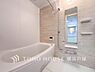 浴室：「Bathroom」快適な使い心地とゆとりある空間が1日の疲れを解きほぐすバスルーム。空間も浴槽もゆったりのびのび使えるゆとり設計。広く感じるゆとり設計で快適なリラックスタイムを過ごせます。