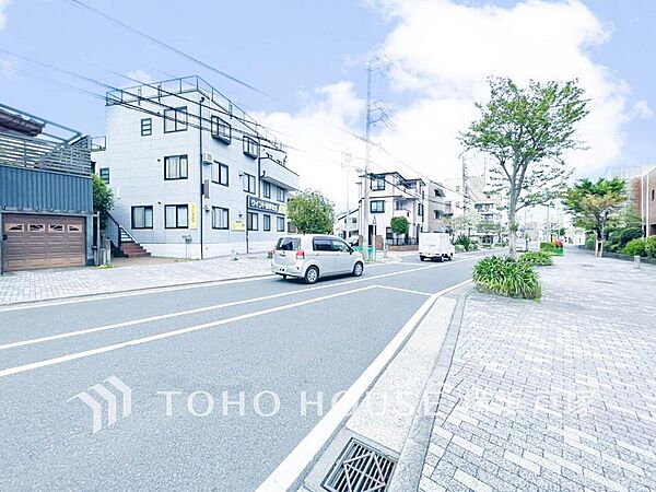 【Frontal road】家の良し悪しだけでなく周辺環境も重要なポイント。それは月日が経つ事で「近くにあるもの」から「家の財産」へとイメージが変わってくる事を身体が理解しているからだと思います。