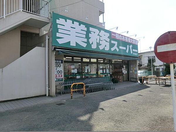お手ごろ価格の商品が揃い、家計にやさしいスーパーです。プロの方はもちろん一般の方もお買物できます。