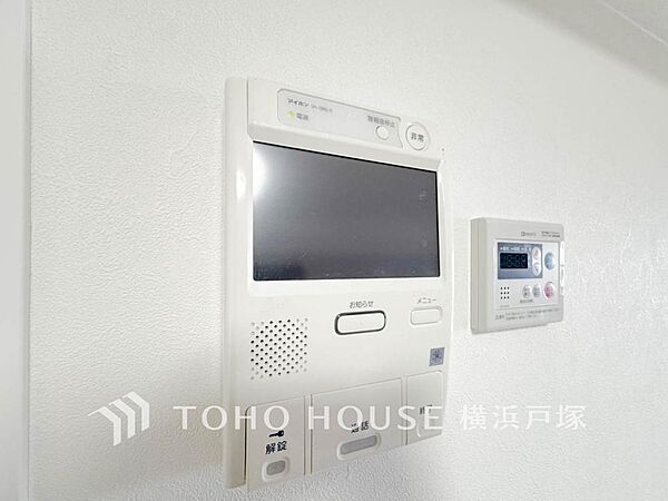 「見える安心」をカタチにしました。誰が来てもわかる様にモニター付きインターホンを設置。家事導線を考慮した個所に設置し、防犯性と利便性に優れ快適と安らぎを合わせた優しい設計。