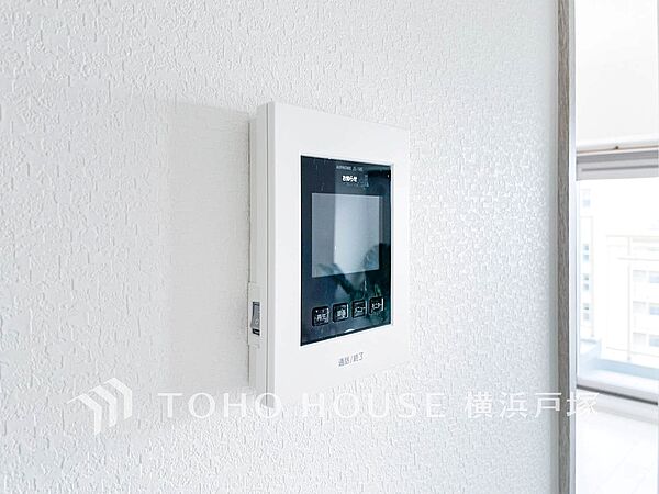 誰が来てもわかる様にモニター付きインターホンを設置。快適と安らぎを合わせた優しい設計。