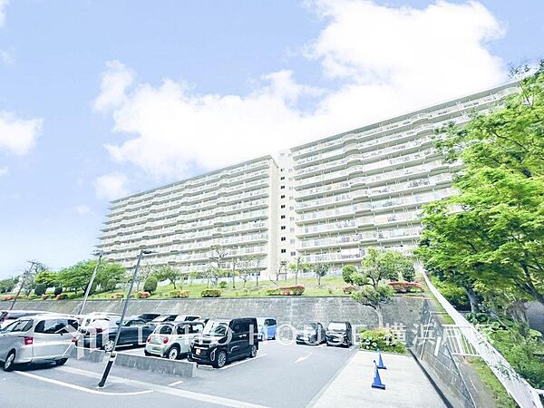 【Appearance】その邸が魅せる、気品・上質・重厚感・細やかさ、そのすべては訪れた者に安らぎと品性を与える特別な空間です。ここに住むからこそ意味がある。すべての（始まり）をここから迎えます