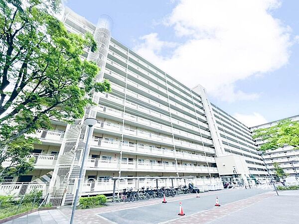 【Appearance】表現された空間は豊かな光と風を纏い、暮らしの時間を豊かにしてくれます。デザインされた空間と競い合うかのような充実した建物設備も家族の時間を彩ってくれることでしょう。