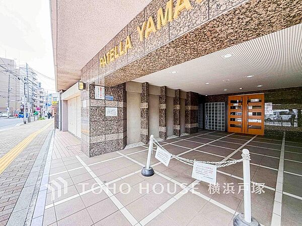 「Entrance」洗練と温もりが調和するエントランスホール。訪れる人を心地よく迎え、住まいへの期待感を高めます。