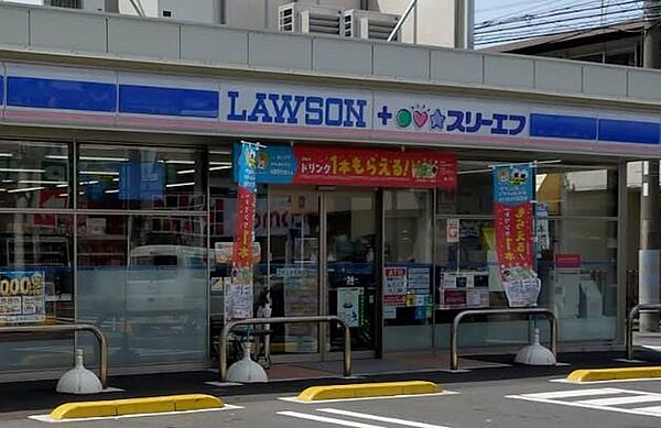 都会的なセンスが光る、マチの洗練されたリフレッシュ・ベース。こだわりのスイーツや淹れたてのカフェが、日常のな隙間に心地よい句読点を打ち、心をふっと解きほぐしてくれるモダンなオアシスです。