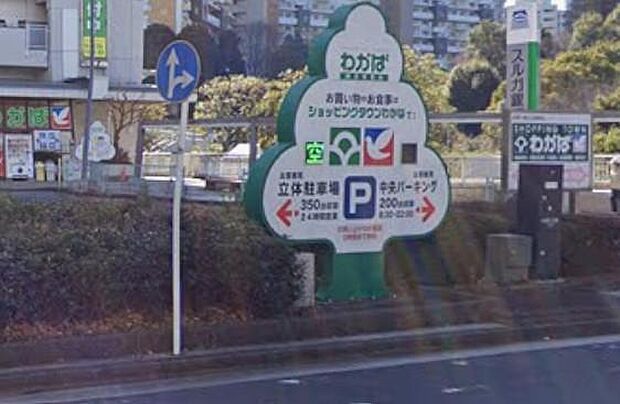 街の鼓動が優しく響き合う、情緒豊かなライフスタイル・モール。多彩なショップと温かなコミュニティが調和し、訪れるたびに心満たされるひとときを届けてくれる、このエリアの知的な社交場です。