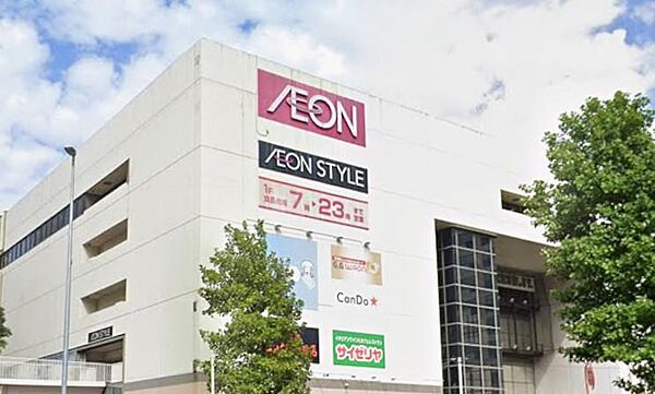 モダンで開放的な空間が広がる、暮らしのメインステージ。選び抜かれた食の鮮度と上質なサービスが、日常のお買い物をクリエイティブな「自分への投資」へと昇華させてくれる、知的な拠点です。