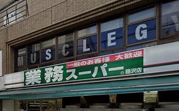 知的な選択が日常を彩る、圧倒的なコストパフォーマンス・ベース。世界中から届くユニークな食材がキッチンに驚きを与え、豊かな食卓をダイナミックにデザインする知的な拠点です。
