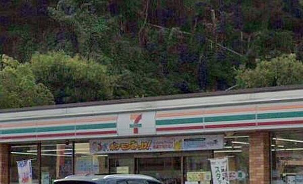 24時間をスタイリッシュに彩る、エリアの洗練された灯り。質の高いオリジナル商品と行き届いたサービスが、朝の始まりから夜のリラックスタイムまで、確かな充足感を24時間届けます。