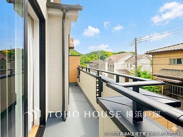 【Balcony】暮らしの中で光と風を演出してくれるバルコニー、見事なまでの開放的な空間を演出しながら、プライベート性も確保された空間は我が家の自慢です。