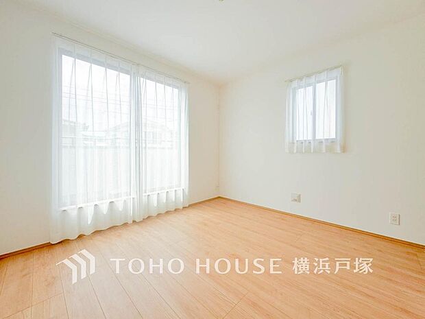【Room】家族一人ひとりの大切なプライベート空間。趣味・感性で個性的に飾って頂けるようシンプルに仕上げてあります。自分時間を充実させながら心豊かなひとときを過ごすための大切な空間。