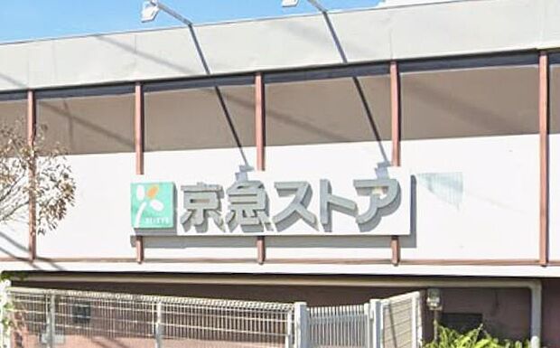 ハイランドの街を見守る、品格と信頼のモダンパントリー。選び抜かれた高品質な素材と行き届いたサービスが、丁寧な暮らしを大切にする人々の毎日を、確かな品質でスマートにプロデュースします。