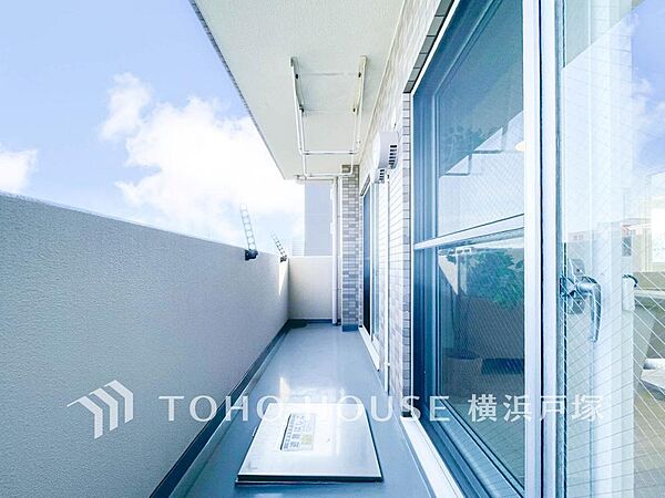 【Balcony】暮らしの中で光と風を演出してくれるバルコニー、見事なまでの開放的な空間を演出しながら、プライベート性も確保された空間は我が家の自慢です。