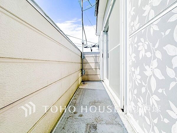 【Balcony】広いバルコニーは、暮らしの中での光と風を演出してくれています。見事なまでの開放的な空間をお楽しみください。(2026年5月撮影)