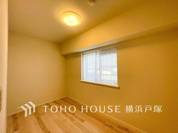 【Room】1日の疲れを癒し、心地よく寛げるようゆったりとした広さを確保しています。プライベートタイムをより優雅に穏やかに…。落ち着いた雰囲気を紡ぎます。