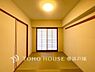 和室：【Japanese-style room】伝統的な日本情緒のある、温かみと落ち着きが感じられる和室です。来客時や一息つきたいときなどに利用できる用途多様な空間です。