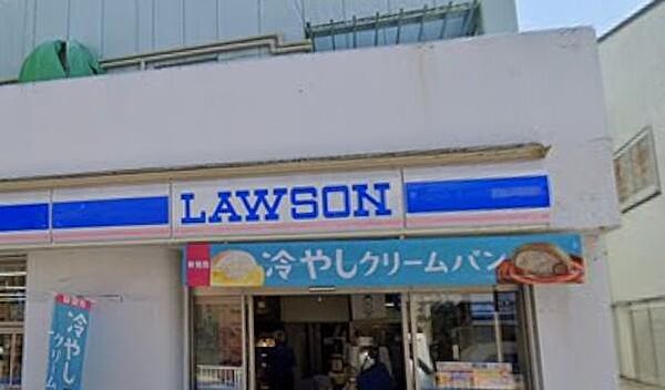 都会的なセンスを纏った、丘の上の洗練されたリフレッシュ・ベース。こだわりのカフェや最新スイーツが、日常のな隙間に心地よい句読点を打ち、心を解きほぐしてくれる、街角のモダンなオアシス。