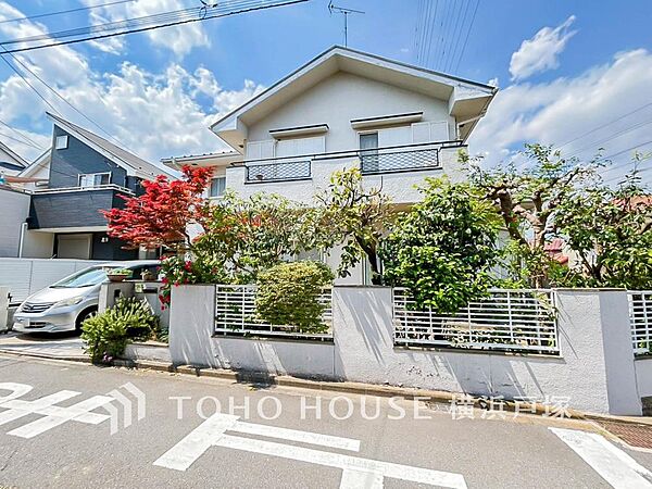 【Appearance】閑静な住宅街の陽当りに恵まれた土地。たくさんの想いが美しいカタチに彩られた時、そこにはひと時のくつろぎが生まれ、ゆっくりと愛着が育まれていきます。