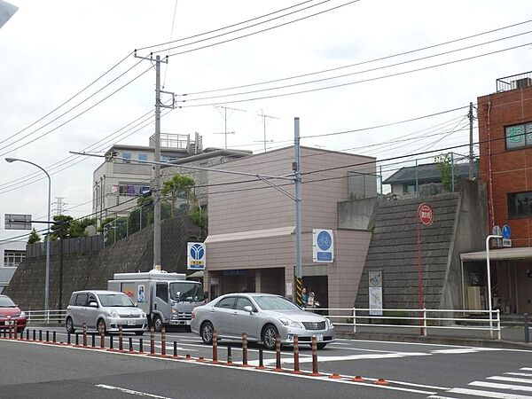 横浜駅へブルーライン利用、乗り換えなしで約32分。乗車2分の戸塚駅でJR線に乗り換えると時短可能。