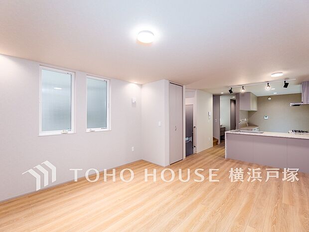 【Living room】ご家族やお客様との時間等、多くの時を刻む空間。何気なく過ぎる時でさえも上質な一時となる快適な空間を。