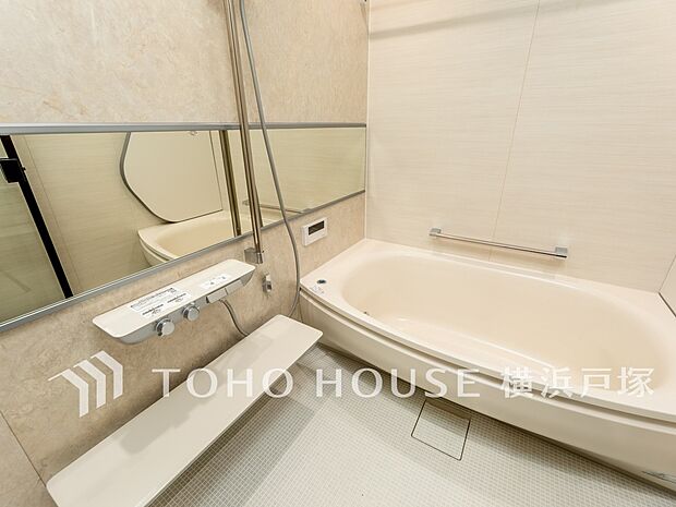 【Bathroom】1日の疲れを癒すバスルームは、心地よいリラックスを叶える清潔感溢れる美しい空間です。