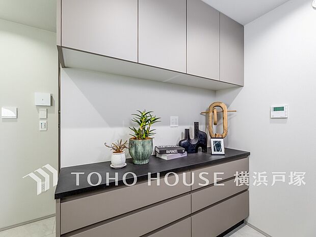 【Kitchen】奥様が長い時間を過ごすキッチンは、使い勝手の良い家事動線で、家族とのコミュニケーションがはかれます。