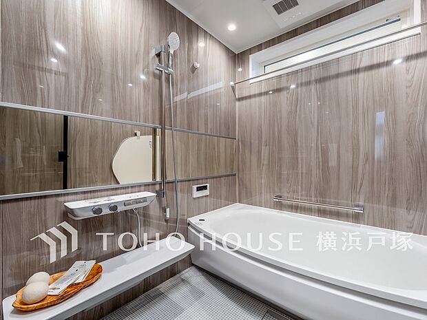 【Bathroom】1日の疲れを癒すバスルームは、心地よいリラックスを叶える清潔感溢れる美しい空間です。