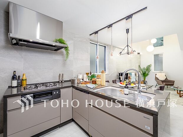 【Kitchen】内装の主役でもあり、日常活躍する重要な水回りでもあるからこそ機能性・デザイン性に力を入れております。