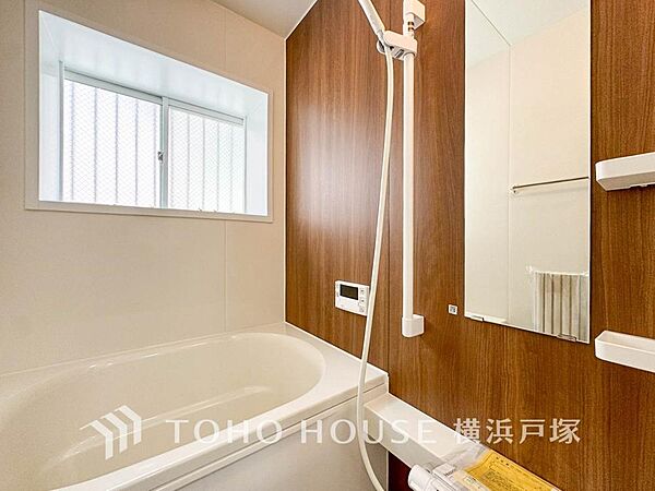 【Bathroom】掃除のしやすさ・収納の便利さなど、おふろを使う人、お手入れする人、みんなにとっての「しあわせ性能」を追求したバスルームを採用いたしました。