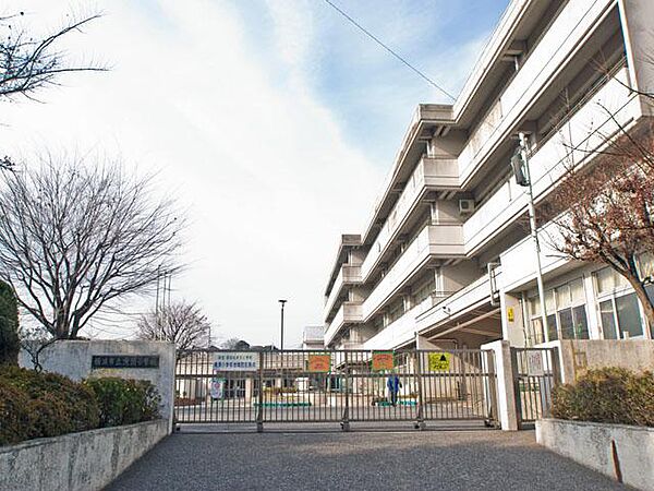 横浜市立滝頭小学校（700ｍ）