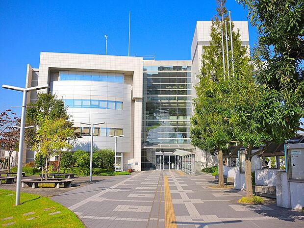 お引越し後の申請や手続きなど、ご利用されることも多い区役所。施設内の福祉保健センターでは、4か月児・1歳6か月児・3歳児の乳幼児健診も行われます。