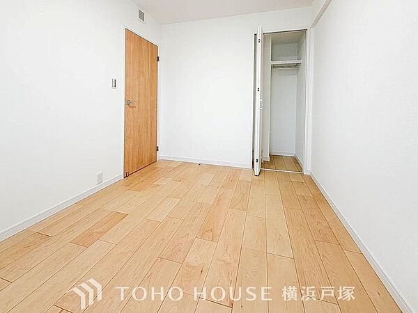 【Room】1日の疲れを癒し、心地よく寛げるようゆったりとした広さを確保しています。プライベートタイムをより優雅に穏やかに…。落ち着いた雰囲気を紡ぎます。