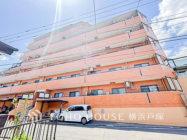 【Appearance】爽やかな青空の下に贅沢なほどに降り注ぐ陽光、豊かな居住性と、クオリティが見事に調和した住空間は、住まうことの喜びを感じさせてくれます。
