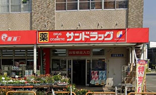 美と健康の最新トレンドを発信する、洗練されたビューティー＆ケアハブ。圧倒的な品揃えと確かな専門性で、自分を磨く時間をスマートにサポートし、都会的な暮らしのリズムを軽やかにバックアップします。