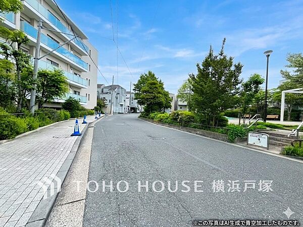 【Frontal road】忙しく過ぎゆく日常を置き去るほど、ゆったりした時間が流れる住環境。「快適」は「家」と「街」と「環境」が調和した時に訪れるだと改めて感じさせてくれます。