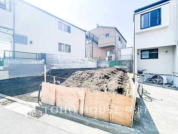 【Appearance】未来の暮らしがここから始まります。開放的な土地が家族の夢を叶える住まいへと生まれ変わる瞬間をお届けします。(2026年5月撮影)