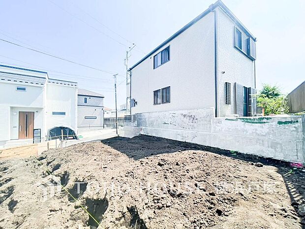 【Appearance】思い描く理想の住まいを自由に設計できる敷地で心地よい暮らしを実現(2026年5月撮影)