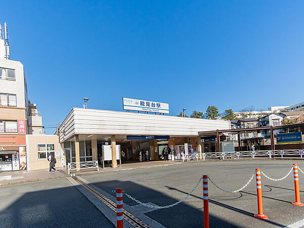 横浜駅へ乗り換えなしで約39分。乗車約11分の上大岡駅で特急電車に乗り換えれば横浜駅へ約25分。