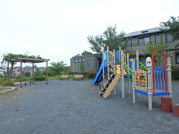 下和泉ふれあい公園()下和泉ふれあい公園は、地域住民の交流を大切にした公園で、広場や遊具が整備され、子どもから高齢者まで安心して利用できる憩いの場です。